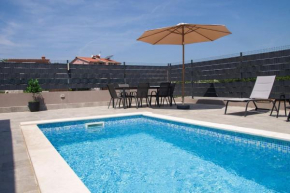 Apartment Flego with private swimming pool and big outside space